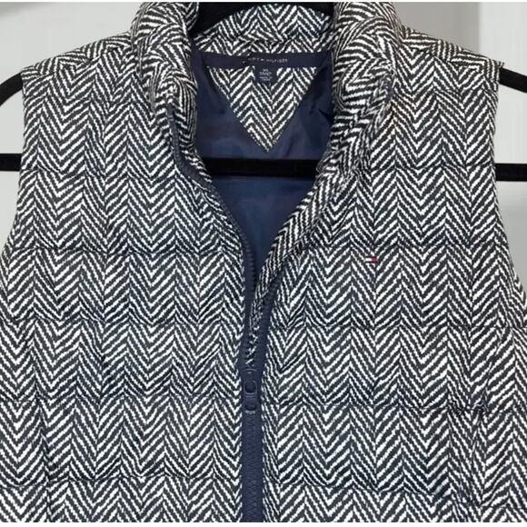 Tommy Hilfiger Quilted Vest – Women’s XS (Black & White Herringbone Pattern) - Picture 3 of 6